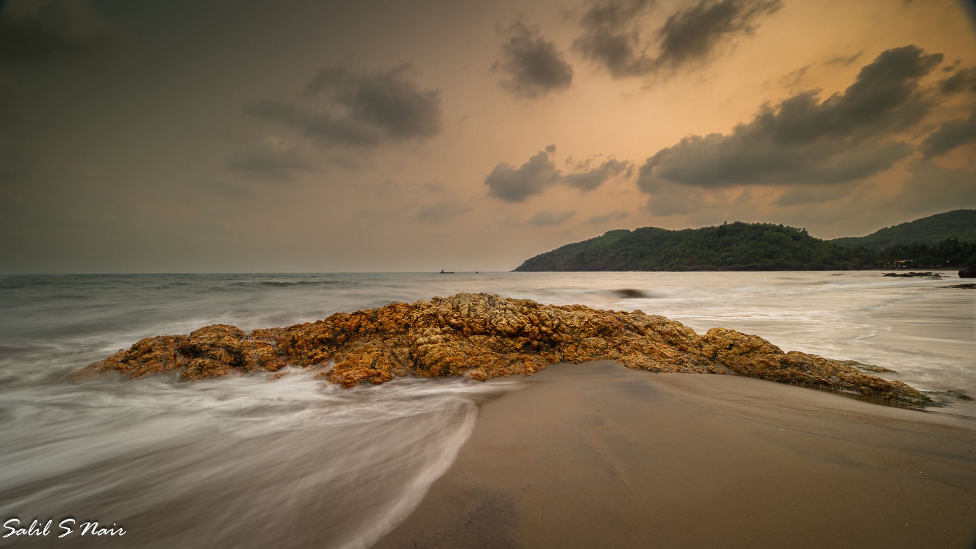 Salil Nair long-exposure seascape — Goa beach landscape photography Salil Nair long-exposure seascape — Goa beach landscape photography
